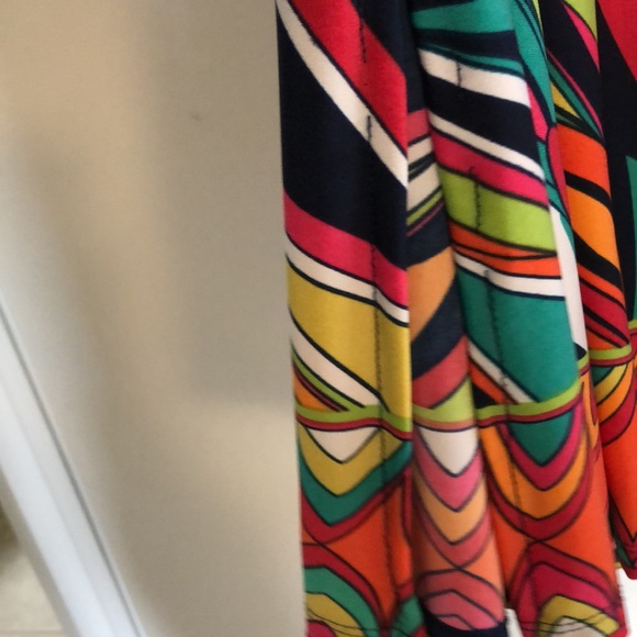 Women’s wild cover up. - Picture 6 of 6